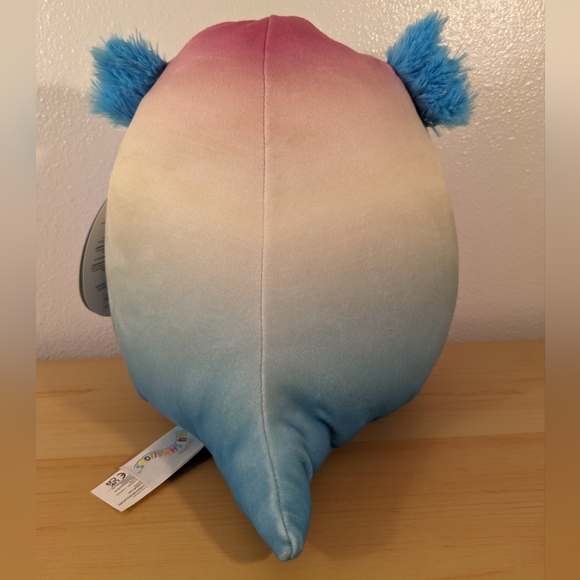 8" Aika the Axolotl - Picture 3 of 3